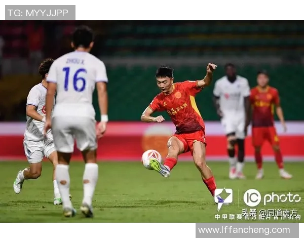 顶级头球高手盘点足球明星们的空中对决与精彩瞬间