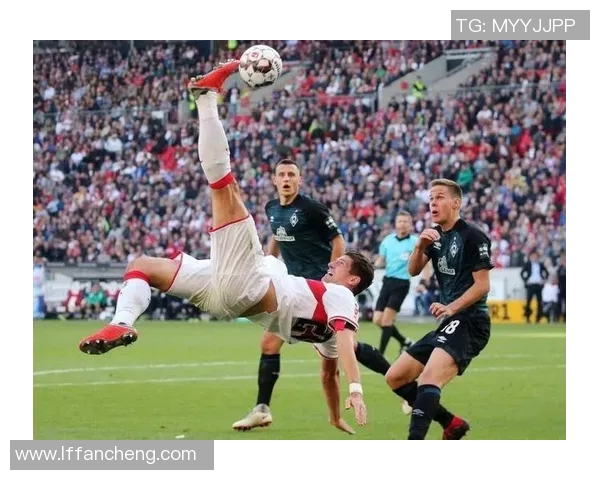 德国足球明星吸烟引发争议球场外的健康隐患与生活方式探讨