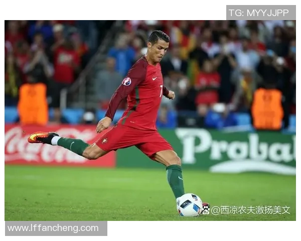 足球明星与C罗同场竞技精彩瞬间图片分享